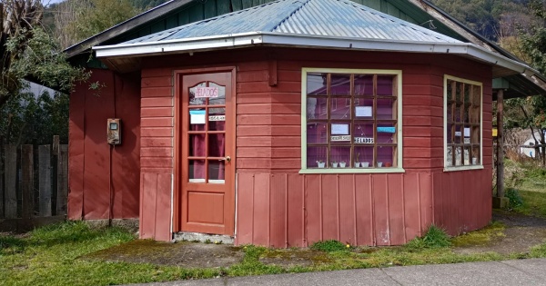 Se vende local comercial con bodega